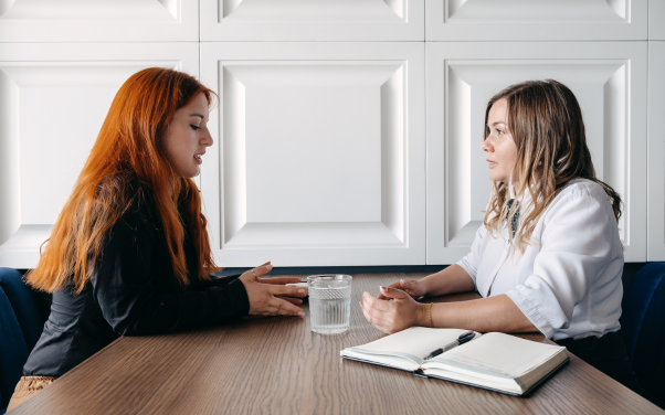 เราจะรู้ได้อย่างไรว่าควรปรึกษา จิตแพทย์ นักจิตวิทยา หรือนักจิตบำบัด